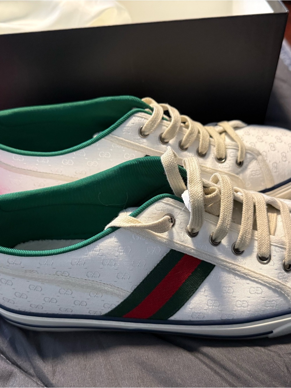 Gucci White Low-Top Sneakers with Green & Red Stripe